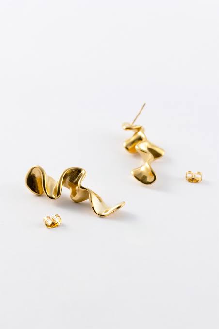 Muse twist earrings