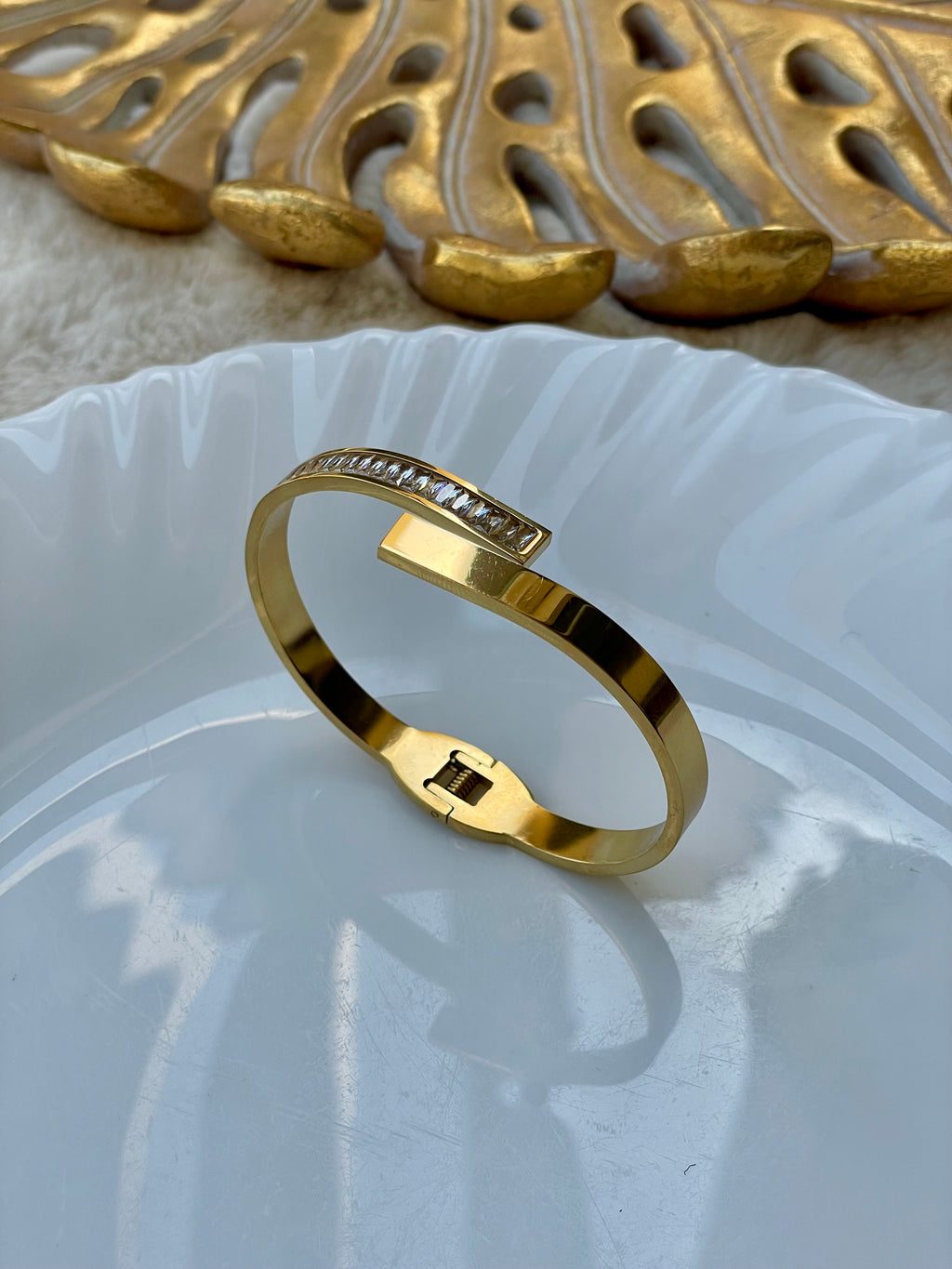 Luxe Bar Zircon Cuff