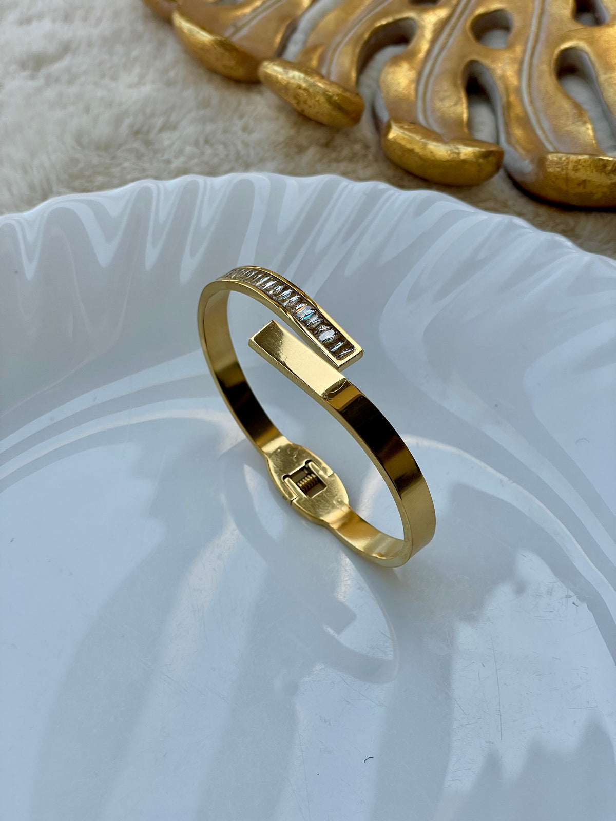 Luxe Bar Zircon Cuff