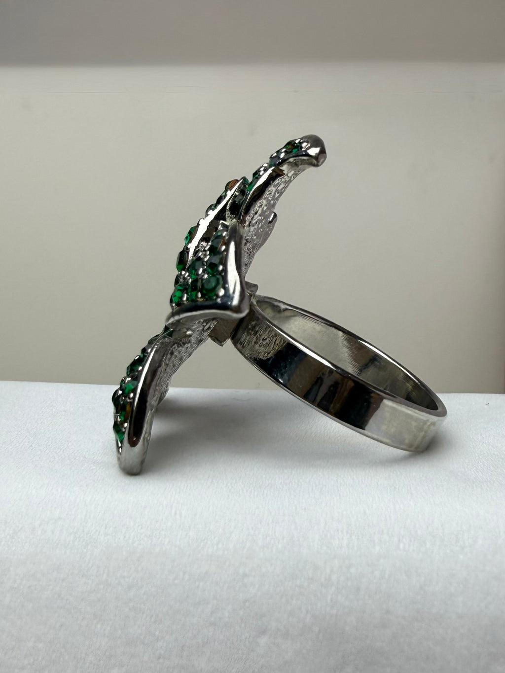 ✨ Verdant Petal Ring