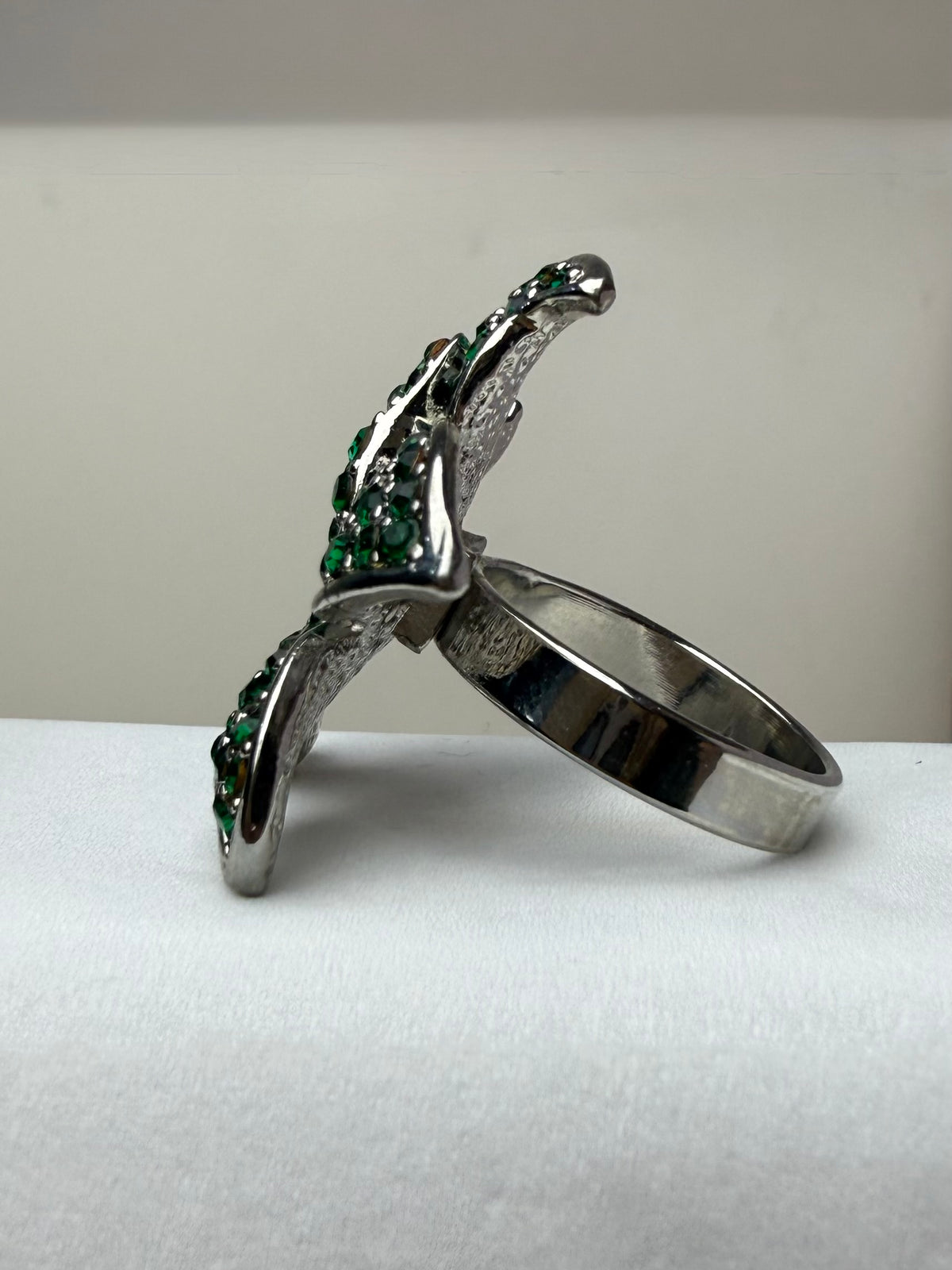 ✨ Verdant Petal Ring