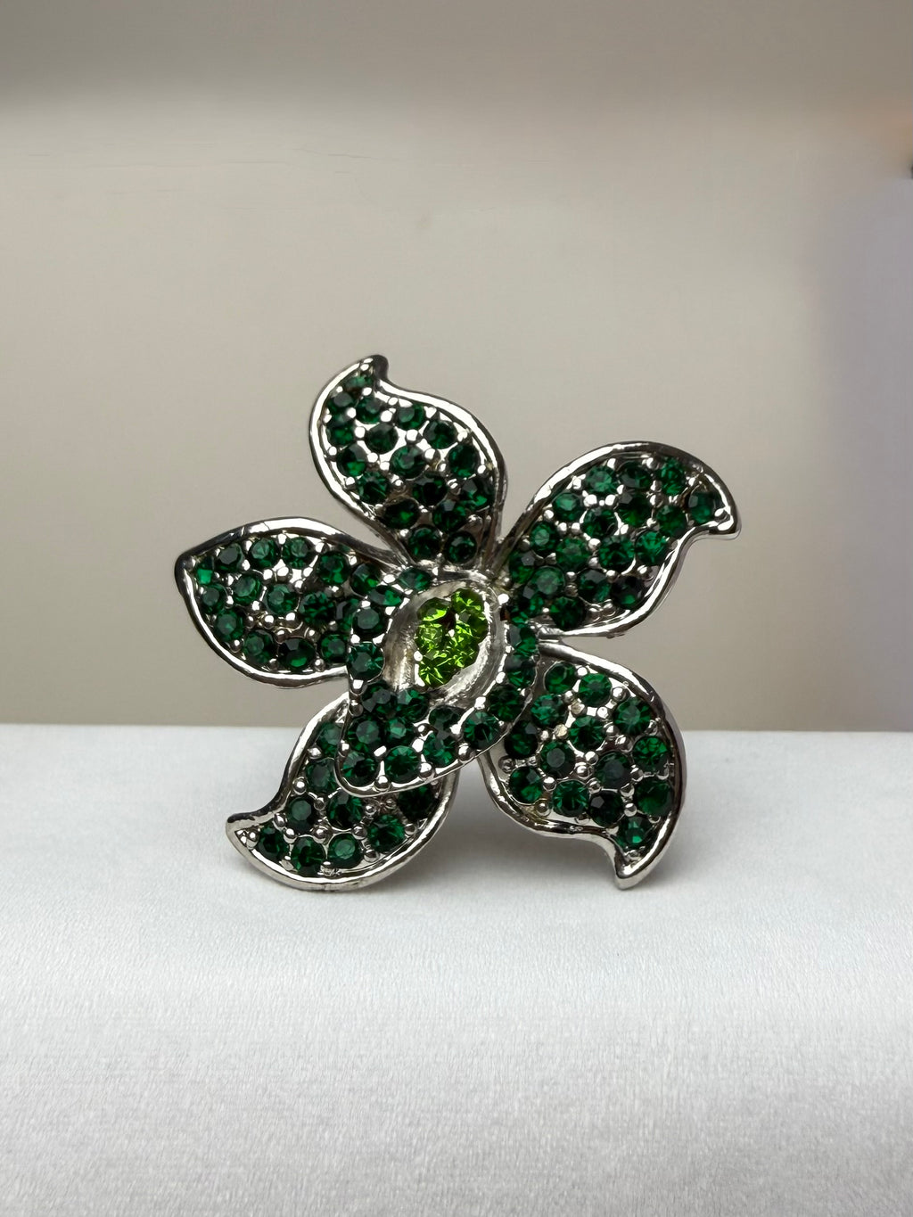 ✨ Verdant Petal Ring